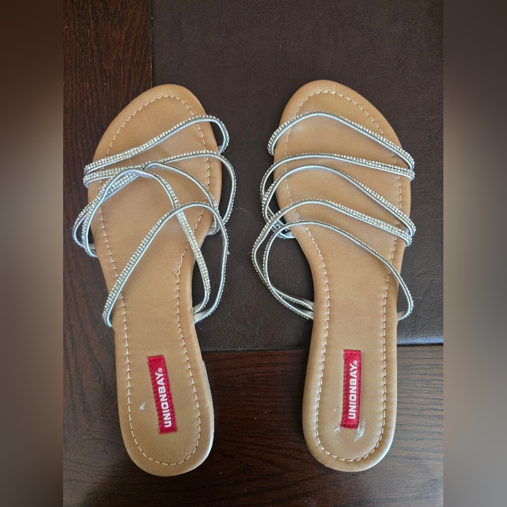 UNIONBAY Women's Silver Strappy Sandals